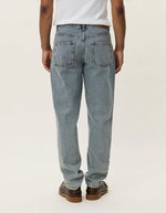 Load image into Gallery viewer, Le Deux - Ryder Washed Jeans in Light Indigo

