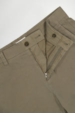 Load image into Gallery viewer, No Nationality Crown Shorts - Capers
