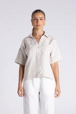 Load image into Gallery viewer, Two T's Olivia Short Sleeve Shirt - Straw
