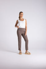 Load image into Gallery viewer, Two T's 7/8 Bengaline Pant - Dove

