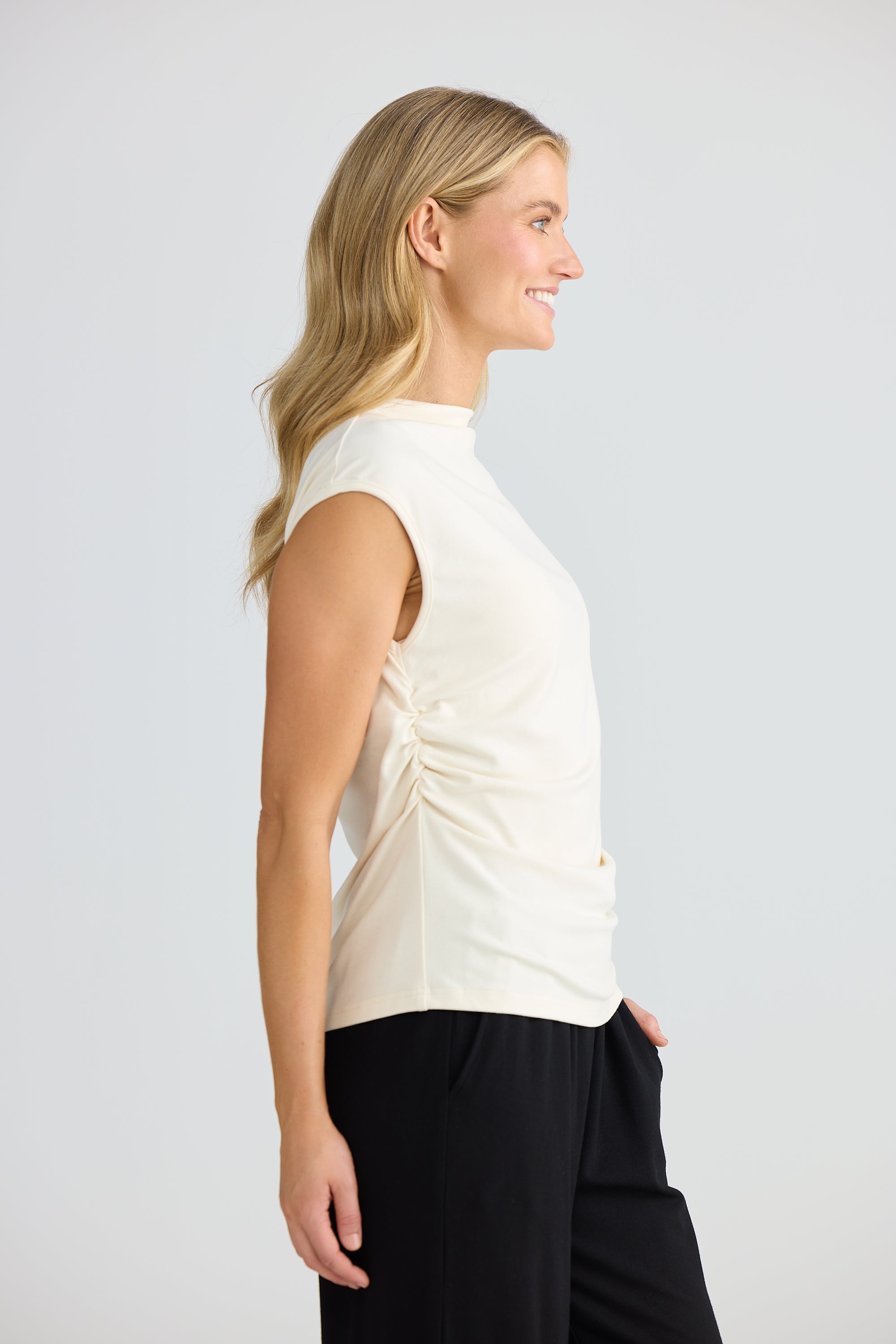 Homelove Fair View Top - Cream