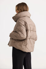 Load image into Gallery viewer, Homelove Zella Puffer - Bark
