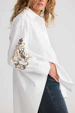 Load image into Gallery viewer, Talisman Esperance Shirt - White With Tan Embroidery
