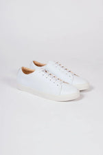 Load image into Gallery viewer, Ekn Oak Low Leather in White
